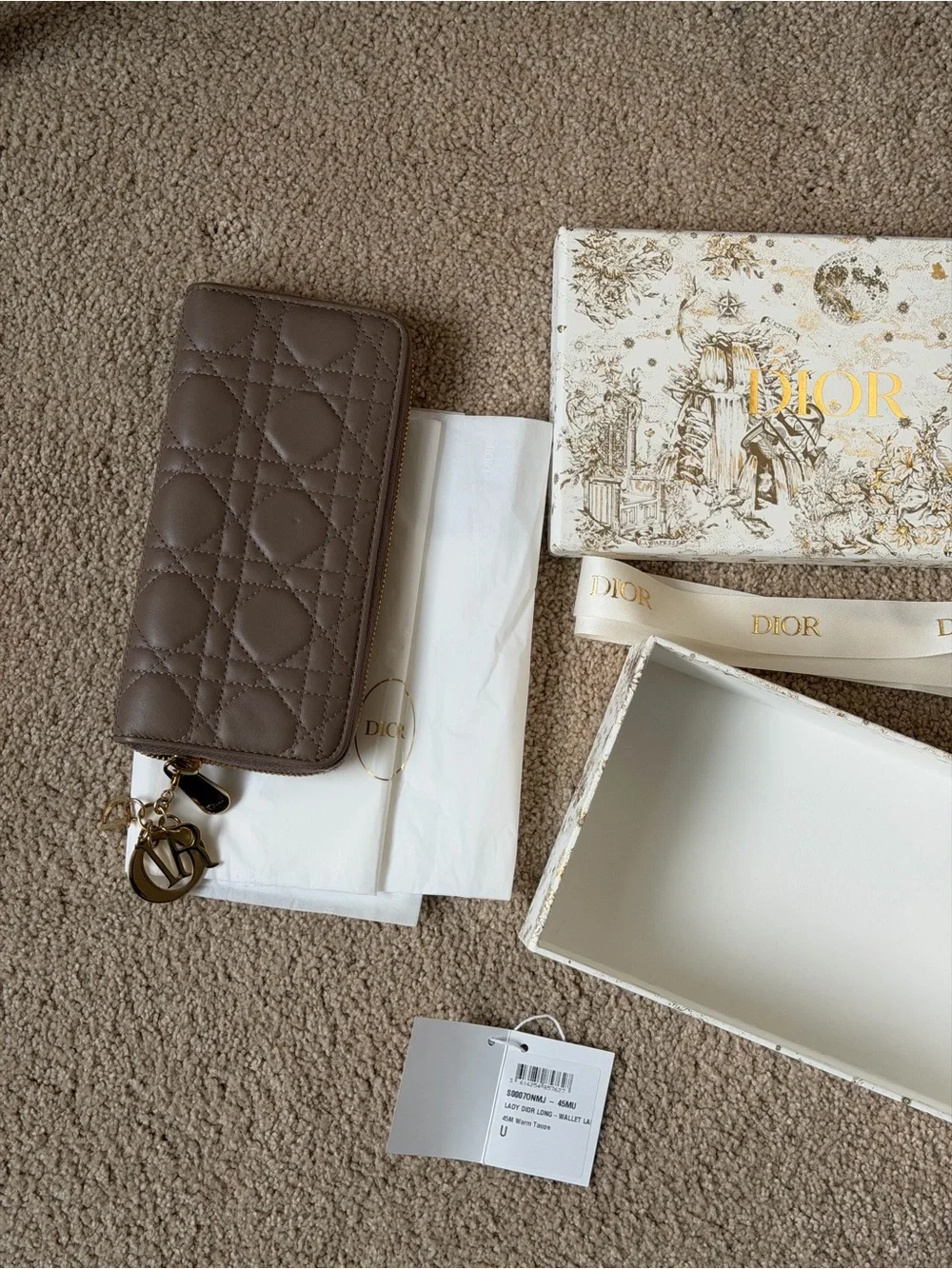 Lady Dior Voyager Wallet! 🤍